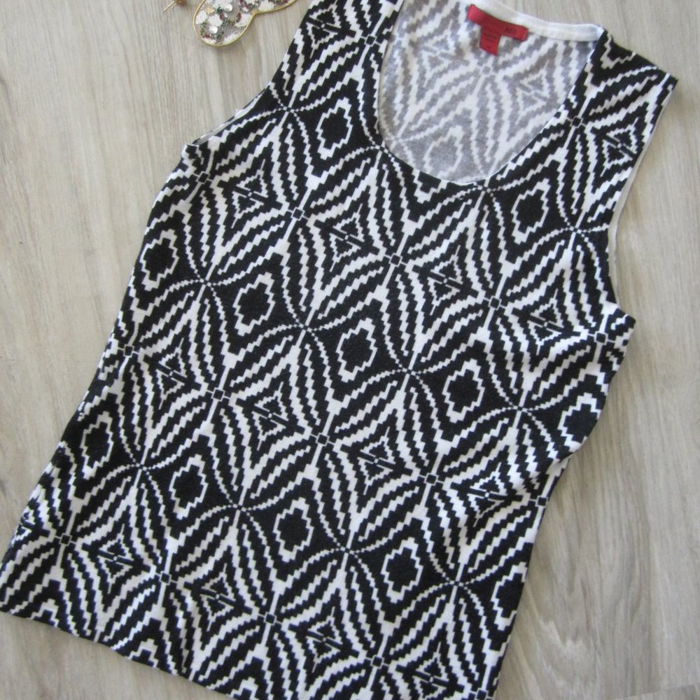 RED - White with Black Art Deco Print Sweater Knit Fabric Sleeveless tank - SzM